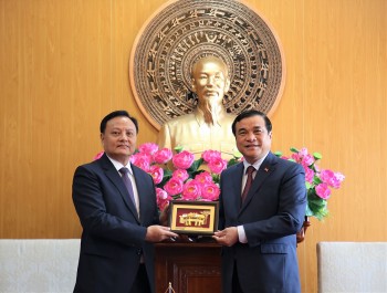 Đoàn đại biểu cấp cao tỉnh Savannakhet của Lào thăm, làm việc tại Quảng Nam