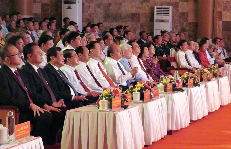 Chủ tịch nước Nguyễn Xuân Phúc cùng các đồng chí lãnh đạo, nguyên lãnh đạo Đảng, Nhà nước, các vị khách quý tại Lễ kỷ niệm 110 năm ngày sinh đồng chí Võ Chí Công.