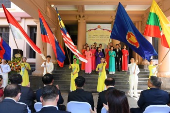 Khai mạc triển lãm 'Sắc màu Văn hóa ASEAN' Khai mạc triển lãm 'Sắc màu Văn hóa ASEAN'