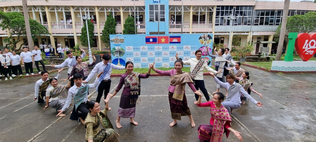 Trường Hữu nghị 80 tổ chức chuỗi hoạt động vun đắp tình hữu nghị 3 nước Việt - Lào - Campuchia