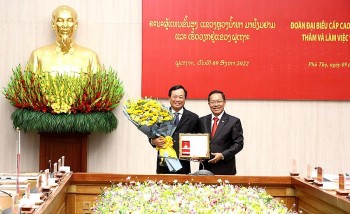 Chính phủ Lào tặng Huy chương Phát triển cho tỉnh Phú Thọ