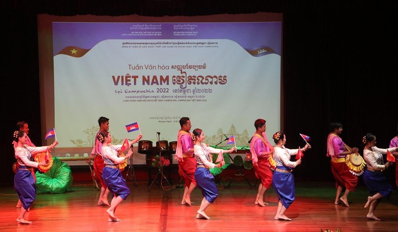 Một tiết mục múa của các nghệ sĩ Campuchia tại lễ khai mạc Tuần Văn hóa Việt Nam tại Campuchia (Ảnh: Nhân Dân).