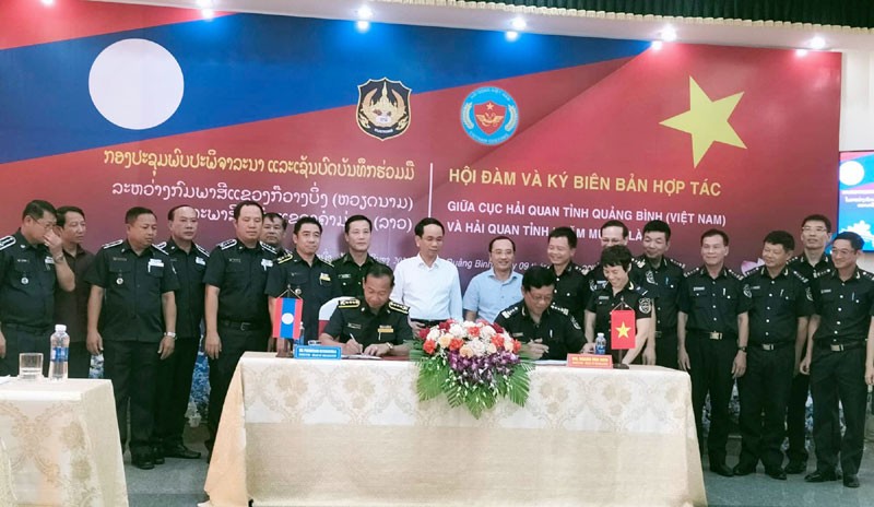 Quảng Bình và Khăm Muộn (Lào) tăng cường hợp tác về công tác hải quan