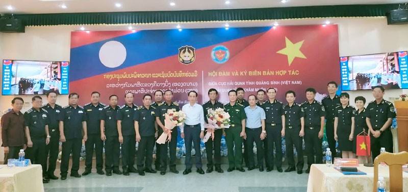 Quảng Bình và Khăm Muộn (Lào) tăng cường hợp tác về công tác hải quan