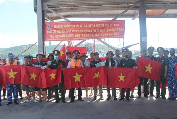 Lồng ghép tuyên truyền Luật CSB Việt Nam và Luật phòng chống tội phạm ma túy đến ngư dân