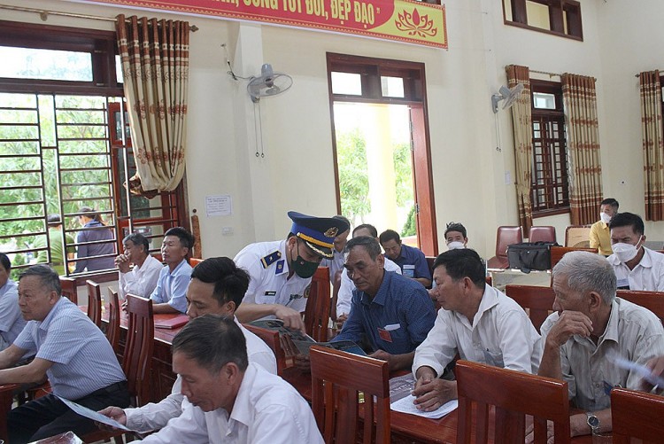 Quân chủng Hải Quân chung tay đưa Luật Cảnh sát biển Việt Nam đến với ngư dân