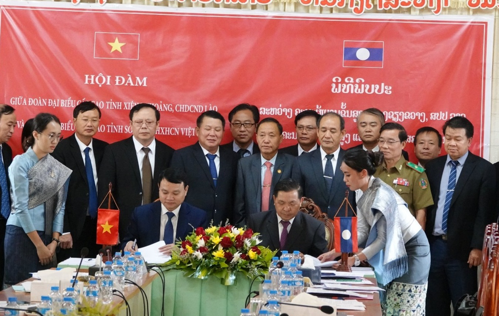 Xiêng Khoảng (Lào) và Sơn La ký Biên bản hợp tác toàn diện Xiêng Khoảng (Lào) và Sơn La ký Biên bản hợp tác toàn diện