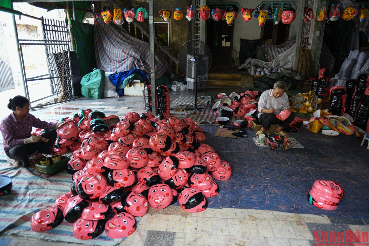 [Ảnh] Khám phá làng nghề làm đồ chơi Trung thu truyền thống ở Hưng Yên