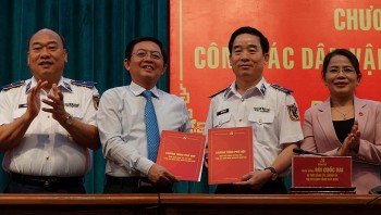 Hội nghị ký kết chương trình “Cảnh sát biển đồng hành cùng ngư dân” Hội nghị ký kết chương trình “Cảnh sát biển đồng hành cùng ngư dân”
