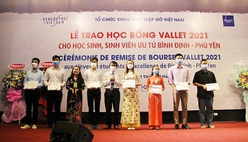 Hơn 3 tỷ đồng học bổng Vallet cho học sinh, sinh viên ưu tú Hà Tĩnh - Quảng Bình - Quảng Trị