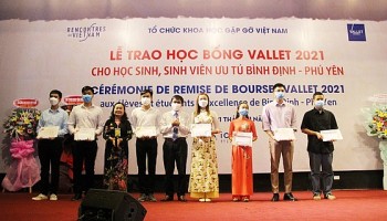 Hơn 3 tỷ đồng học bổng Vallet cho học sinh, sinh viên ưu tú Hà Tĩnh - Quảng Bình - Quảng Trị Hơn 3 tỷ đồng học bổng Vallet cho học sinh, sinh viên ưu tú Hà Tĩnh - Quảng Bình - Quảng Trị