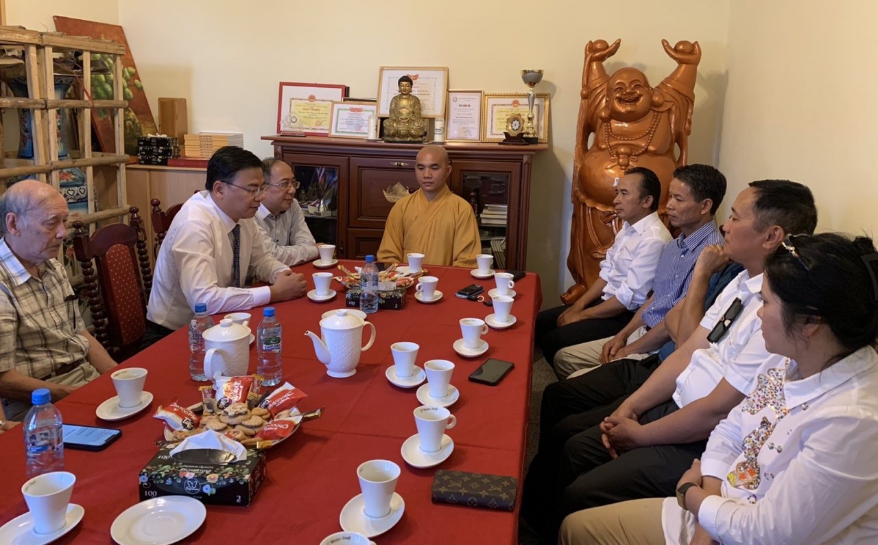 Thứ trưởng Phạm Quang Hiệu gặp mặt, trao đổi với cộng đồng người Việt Nam tại Ba Lan