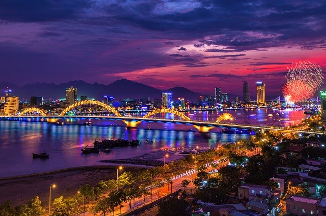 Đà Nẵng trong mắt khách du lịch luôn là một thành phố thơ mộng, tráng lệ, tuyệt đẹp bên sông dòng Hàn.