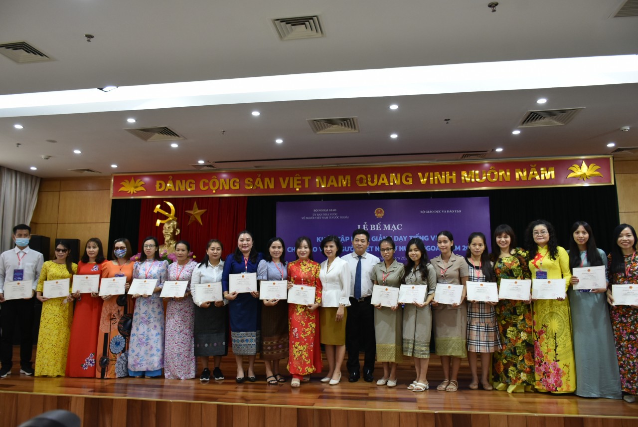 Bế mạc khóa tập huấn giảng dạy tiếng Việt: