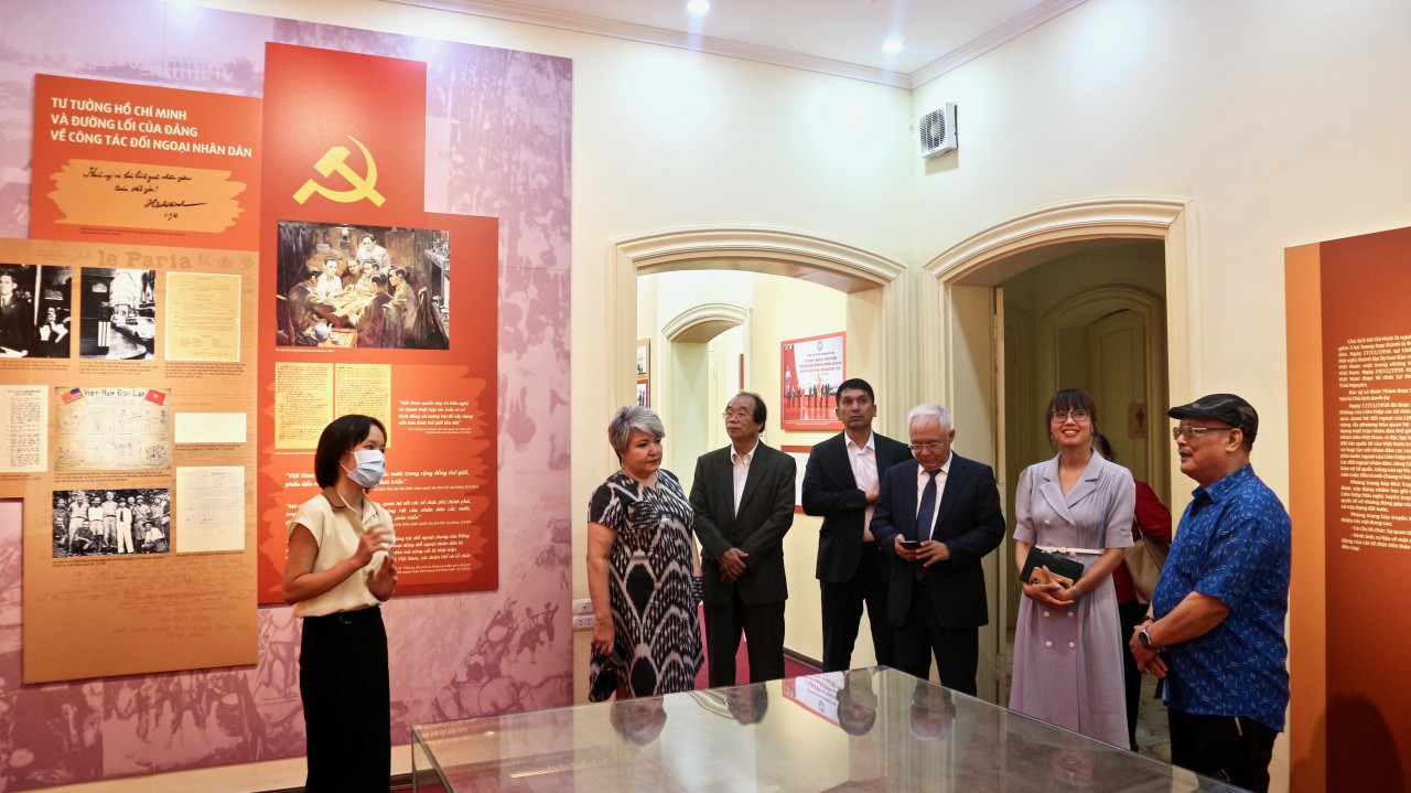 Tăng cường tình đoàn kết hữu nghị giữa nhân dân Việt Nam và Uzbekistan