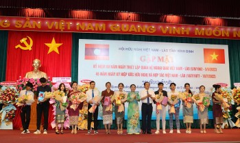 Giữ gìn và tô thắm tình hữu nghị, đoàn kết đặc biệt giữa Bình Định với các tỉnh Nam Lào Giữ gìn và tô thắm tình hữu nghị, đoàn kết đặc biệt giữa Bình Định với các tỉnh Nam Lào
