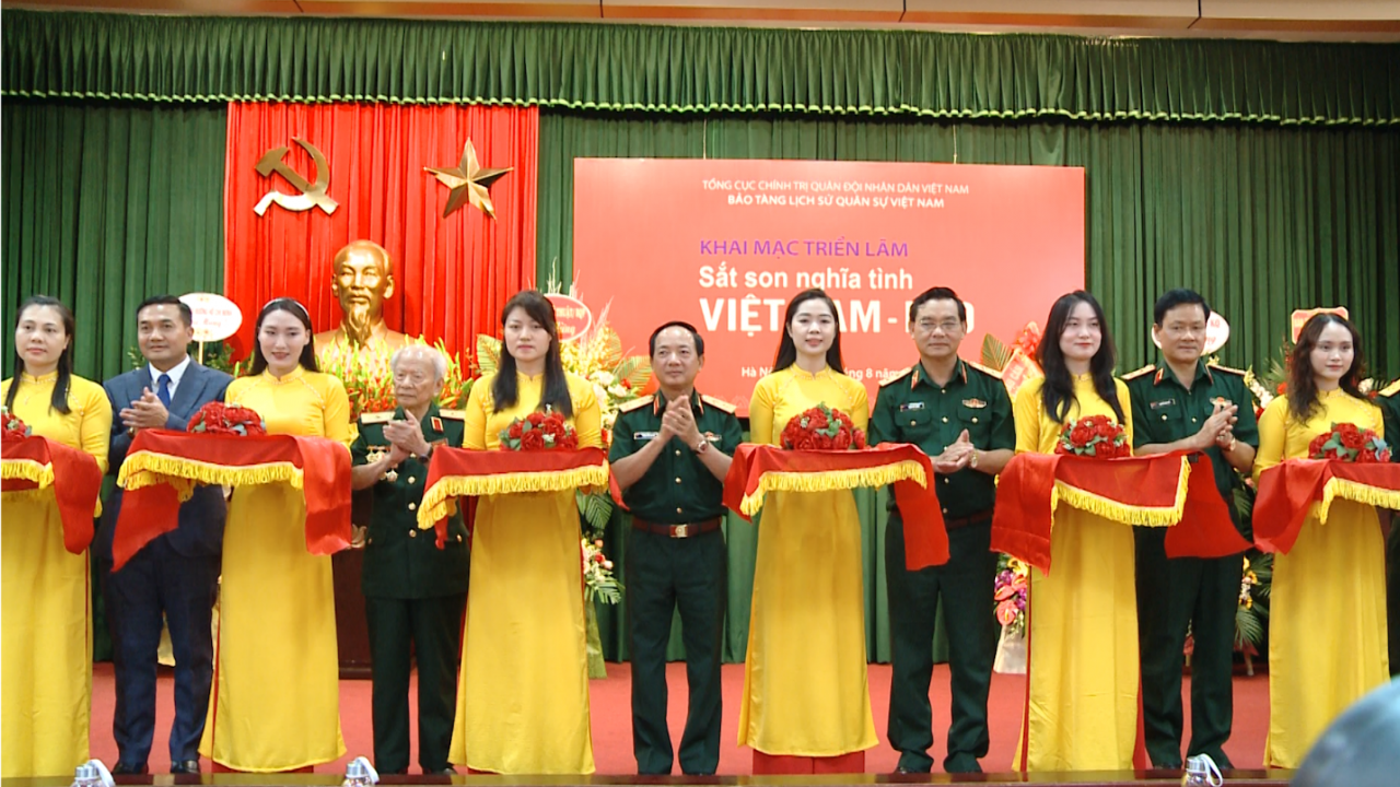 khai mac trien lam sat son nghia tinh viet nam lao