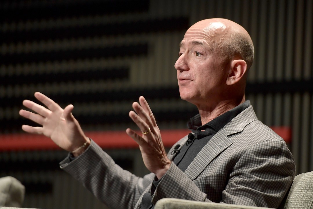 Jeff Bezos thường điều hành những cuộc họp diễn ra trong im lặng (Ảnh: Matt Winkelmeyer/Getty Images)