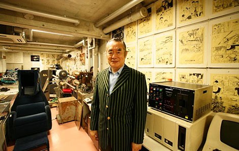 Căn phòng dát vàng cùng các vật dụng làm bằng vàng trong căn phòng của tỷ phú Yoshiro Nakamatsu (Ảnh: Gigazine)