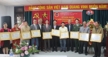 Lâm Đồng: trao Kỷ niệm chương cho 32 cựu quân tình nguyện từng giúp cách mạng Campuchia