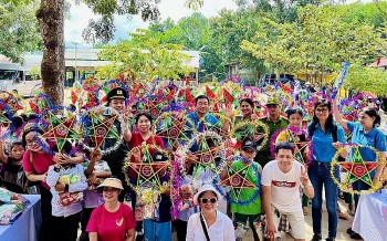 Mang Trung thu sớm đến với trẻ em vùng biên giới