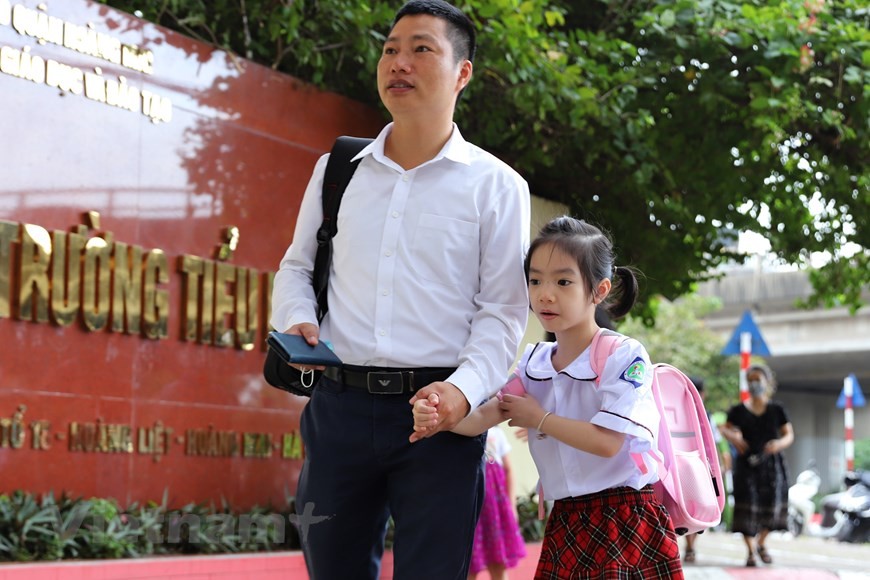 [Photo] Không khí hân hoan của học sinh Thủ đô trong ngày khai giảng | Giáo dục | Vietnam+ (VietnamPlus)