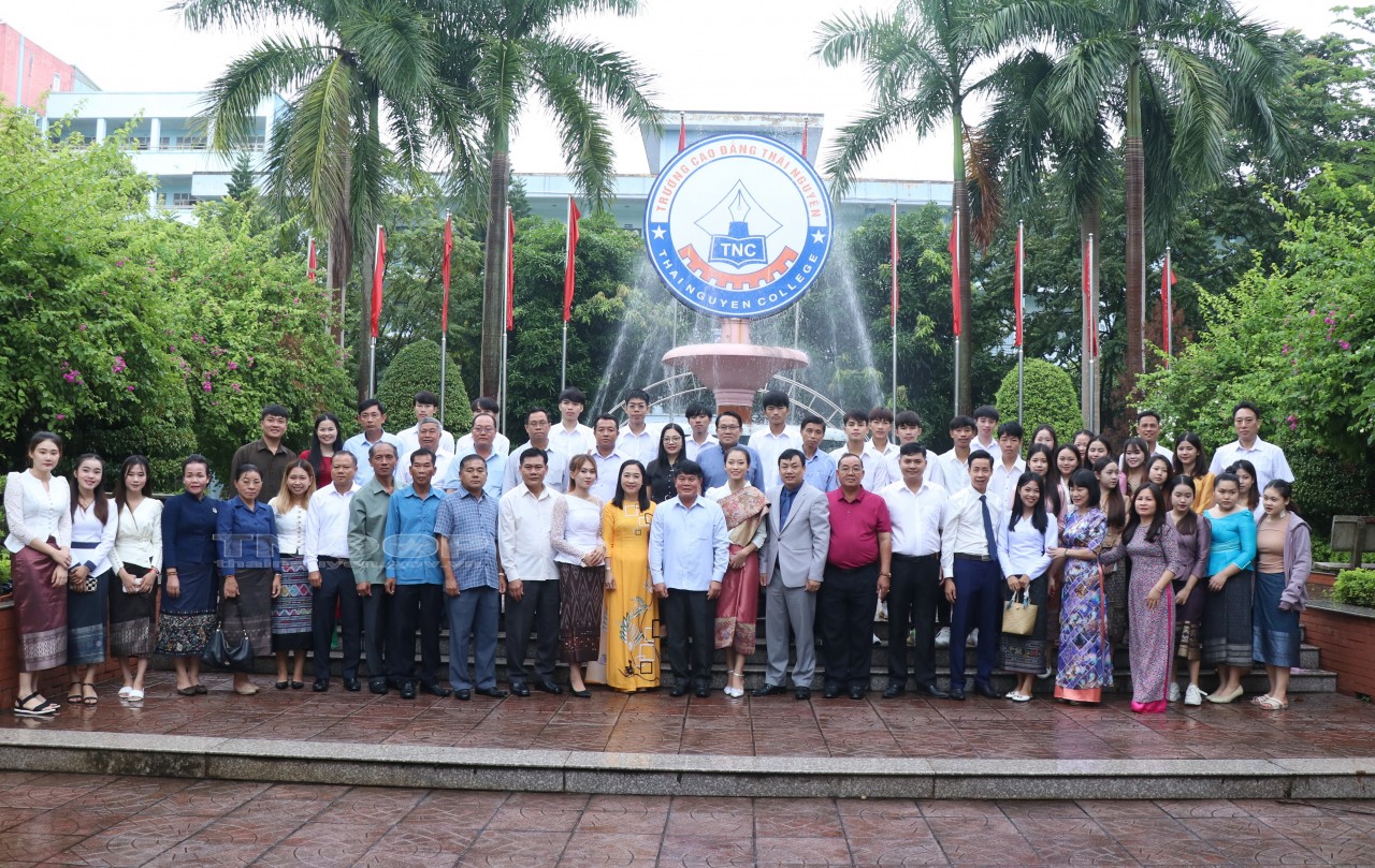 Tăng cường hợp tác nhiều mặt đặc biệt là giáo dục giữa Thái Nguyên và tỉnh Bò Kẹo (Lào)