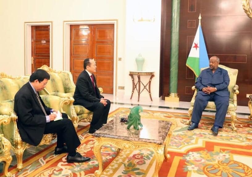 Tổng thống Djibouti chào mừng Đại sứ Nguyễn Huy Dũng, khẳng định mong muốn củng cố và thúc đẩy quan hệ song phương với Việt Nam.