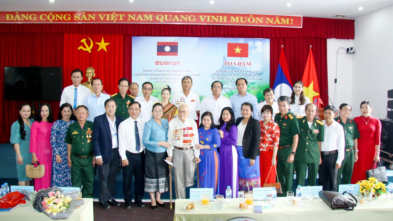 Cần Thơ tổ chức tọa đàm tình hữu nghị Việt Nam - Lào