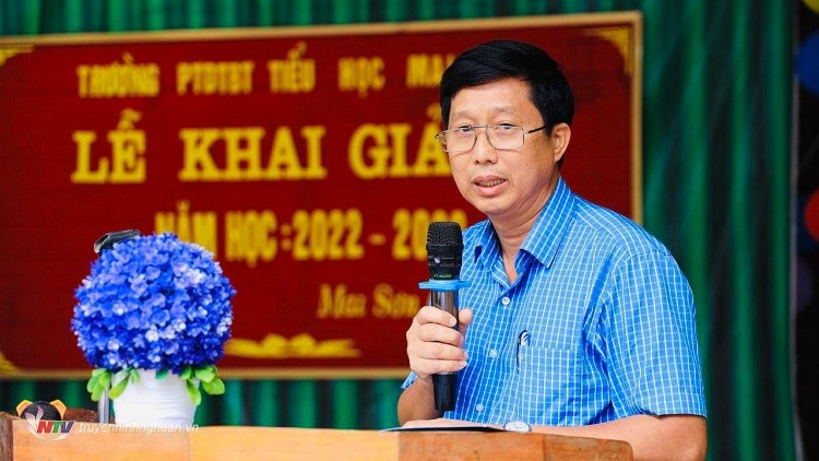 EVNGENCO1 tặng máy tính cho các trường học ở Tương Dương (Nghệ An) EVNGENCO1 tặng máy tính cho các trường học ở Tương Dương (Nghệ An)