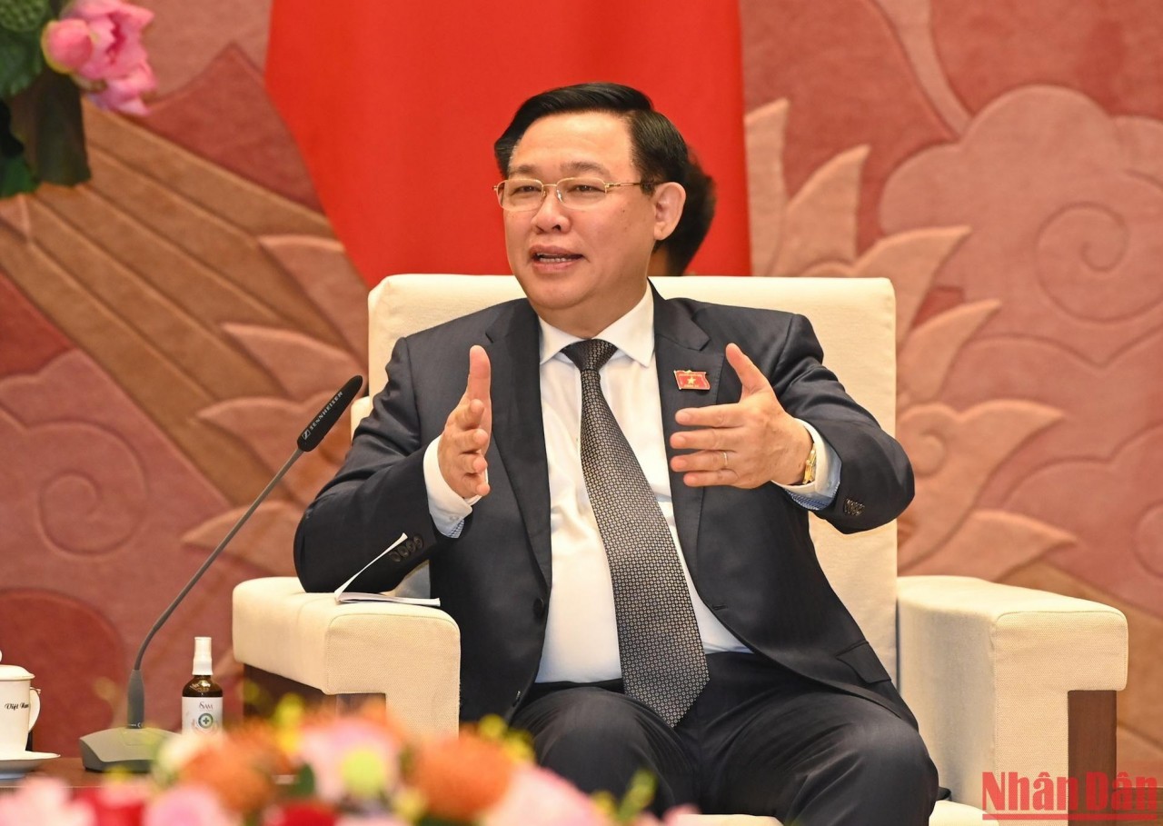 Chủ tịch Quốc hội tiếp đoàn đại biểu cấp cao Thủ đô Phnôm Pênh