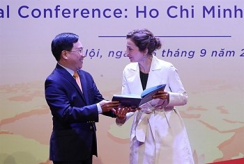 le ky niem 35 nam unesco ra nghi quyet ton vinh chu tich ho chi minh