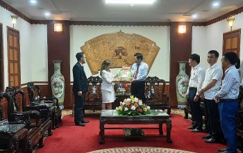 Phấn đấu đưa quan hệ hợp tác giữa tỉnh Quảng Bình và Cu Ba vươn lên tầm cao mới Phấn đấu đưa quan hệ hợp tác giữa tỉnh Quảng Bình và Cu Ba vươn lên tầm cao mới