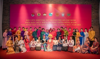 Sinh viên Lào, Campuchia duyên dáng trong tà áo dài Việt Nam