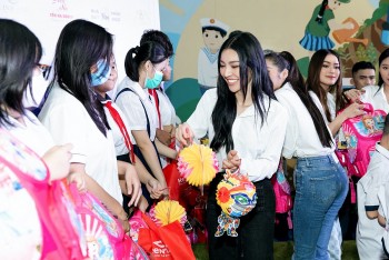 Dàn hoa hậu cùng các nghệ sĩ chung tay tổ chức Trung thu cho trẻ em khó khăn
