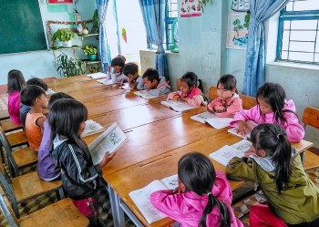 Gia Lai hỗ trợ học sinh nghèo dân tộc thiểu số đủ sách giáo khoa cho năm học mới