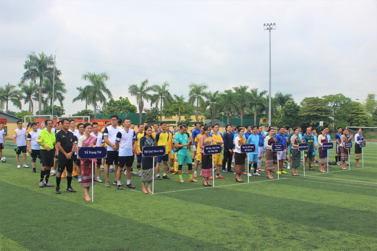 Đại sứ quán Lào tổ chức thi đấu bóng đá Hữu nghị Việt Nam - Lào 2022