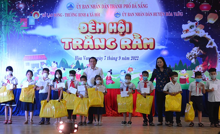 Đà Nẵng tổ chức Tết Trung thu cho trẻ em nghèo đồng bào Cơ Tu