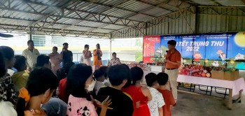 con em gia dinh nguoi goc viet tai thanh pho sihanoukville campuchia vui don tet trung thu