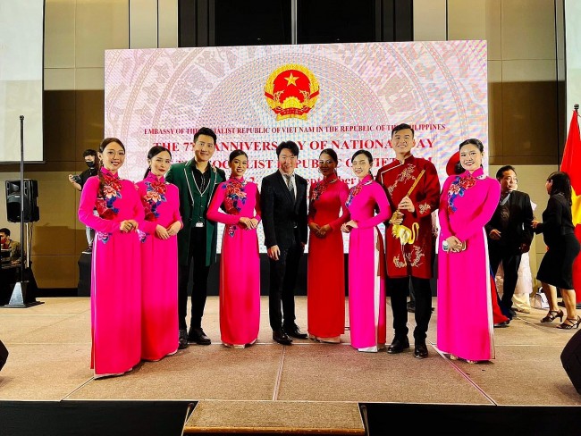 Thành phố Hồ Chí Minh tổ chức các đoàn văn nghệ phục vụ kiều bào