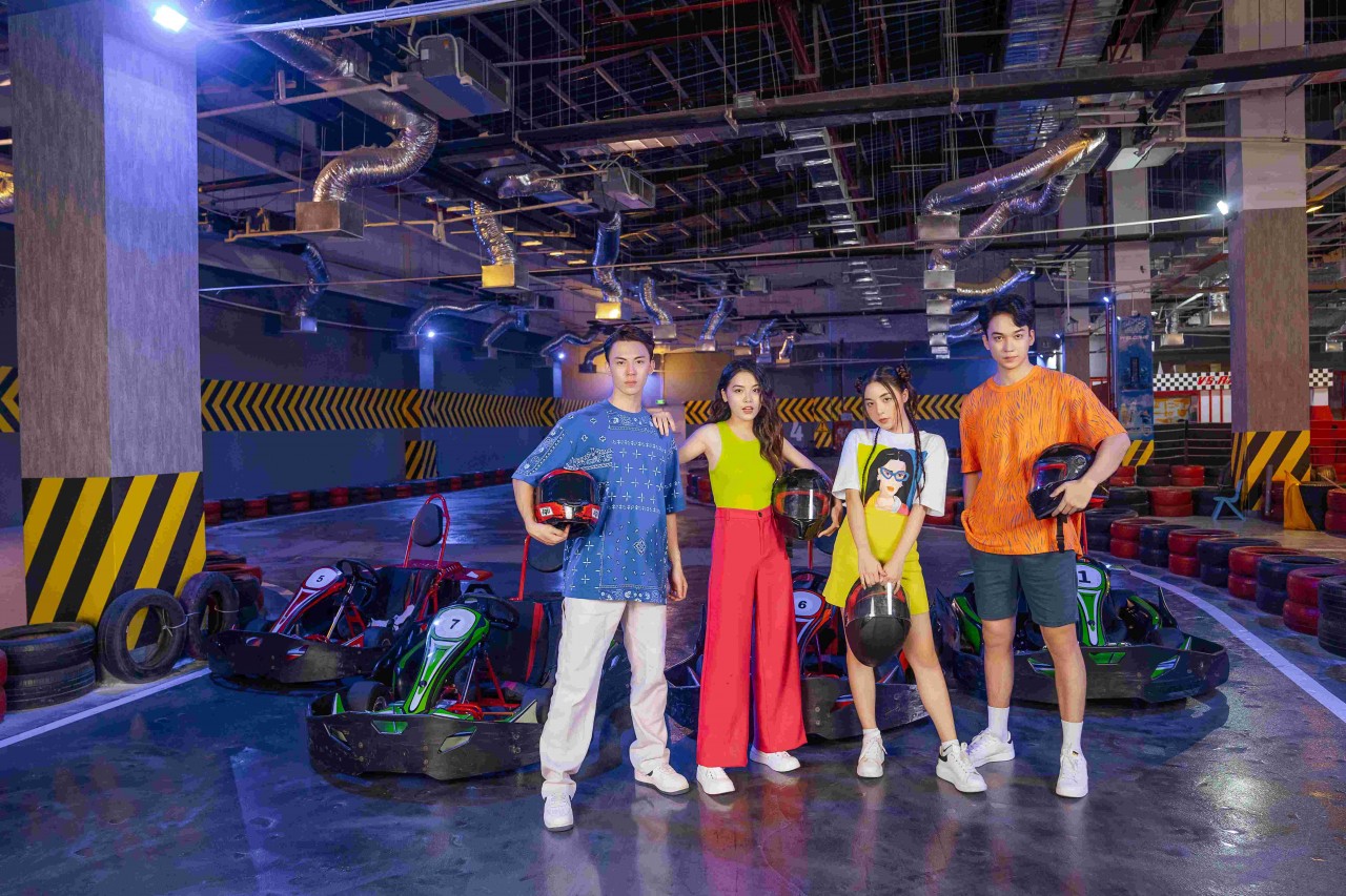 “Lên đồ đi đua” với outfit cá tính từ Zara cùng hội bạn thân, tham gia những màn rượt đuổi tốc độ cao trong giải đua phong trào Mini F1 tại VS Racing duy nhất ở Vincom Mega Mall Smart City trong ngày 10/09.