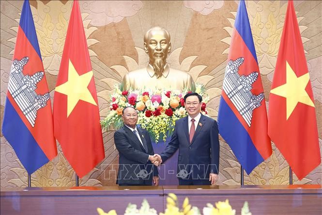 Chủ tịch Quốc hội Vương Đình Huệ đón, hội đàm với Chủ tịch Quốc hội Campuchia