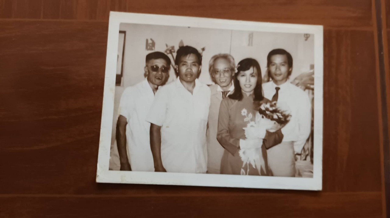 Chuyện tình “Đi một về bốn” của vợ chồng Lào - Việt