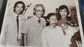 Chuyện tình “Đi một về bốn” của vợ chồng Lào - Việt