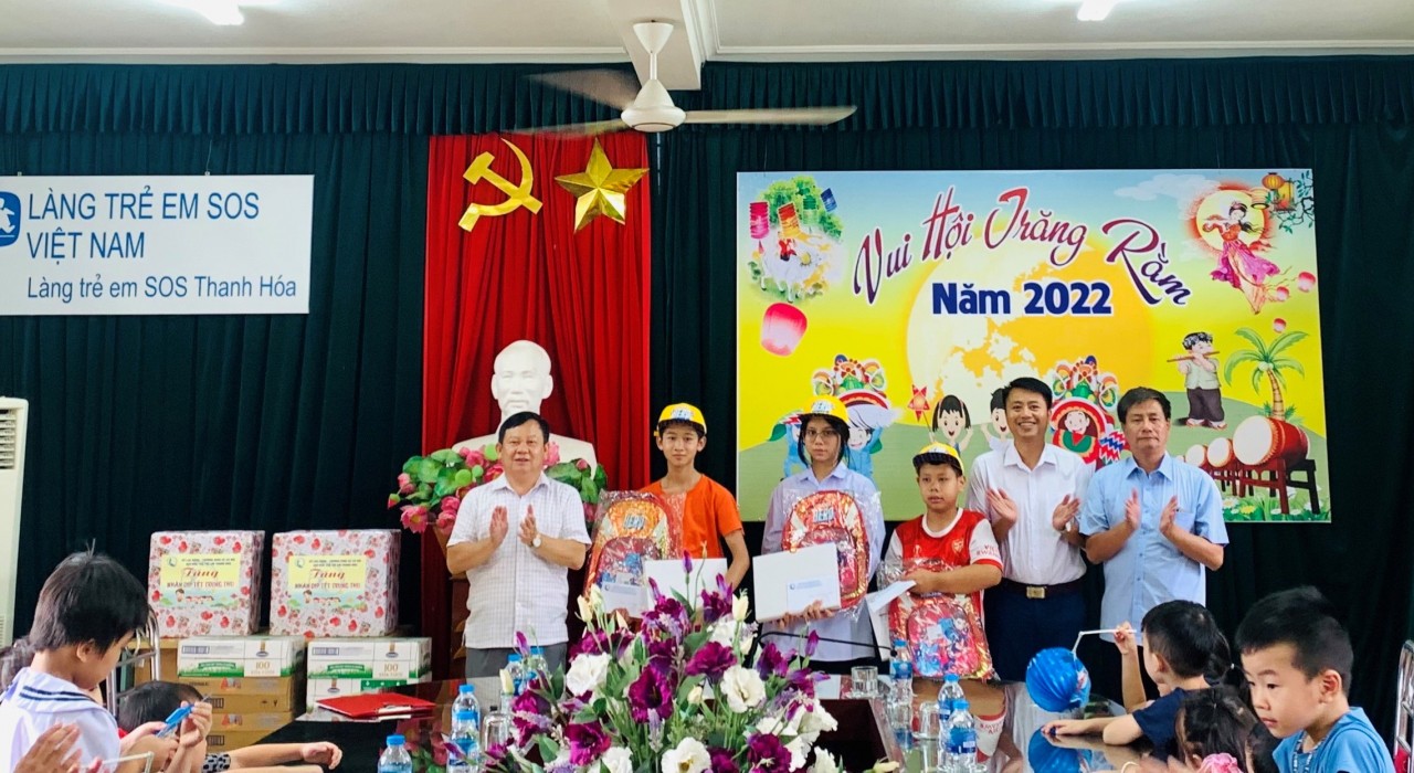 Vinamilk và Quỹ sữa vươn cao Việt Nam cùng trẻ em vui Tết Trung thu