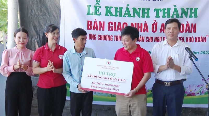 Khánh thành, bàn giao 08 nhà an toàn cho các ngư dân nghèo tỉnh Quảng Bình