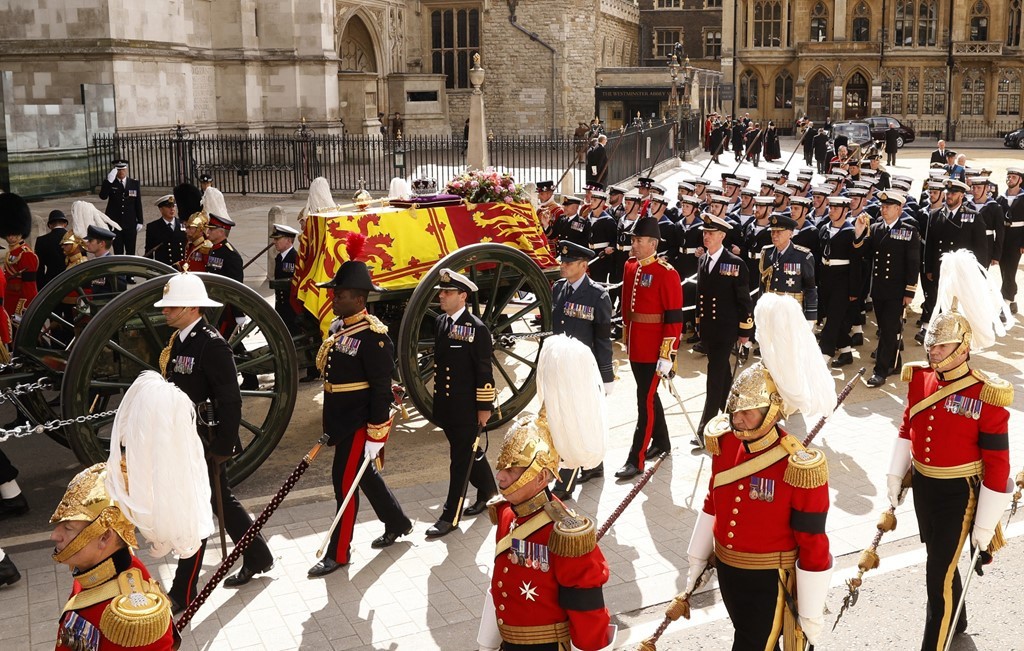 Hành trình cuối cùng của cố Nữ hoàng Anh Elizabeth II từ Balmoral đến London