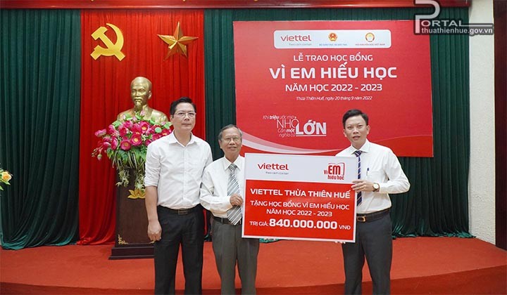 Thừa Thiên Huế trao 420 suất học bổng 