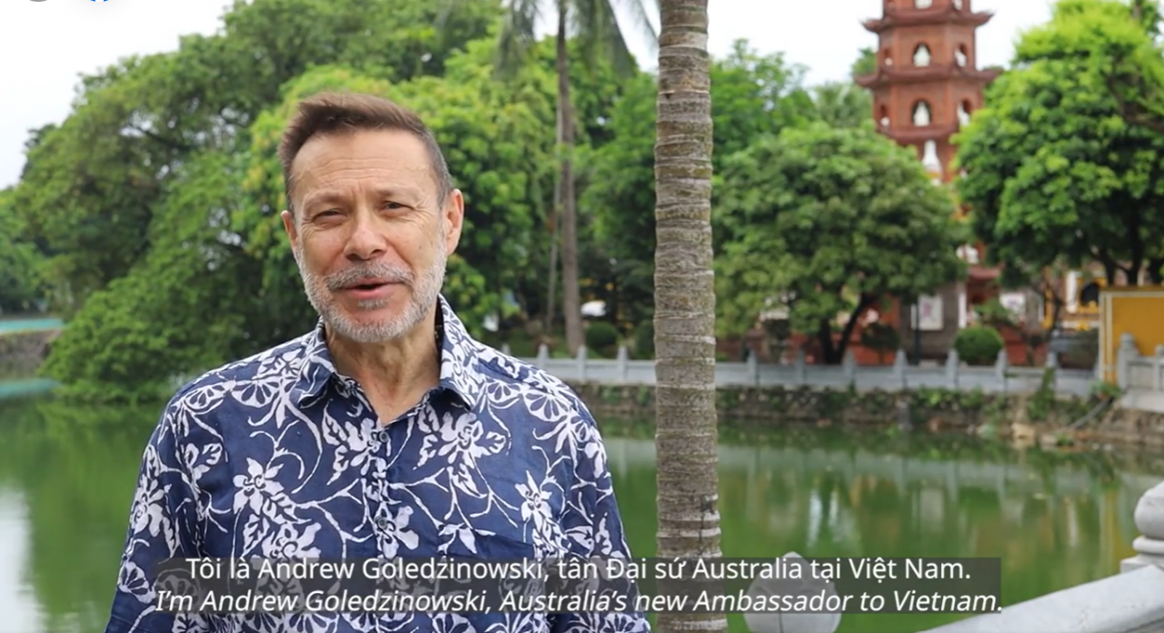 Video tân đại sứ Australia thăm chùa Trấn Quốc