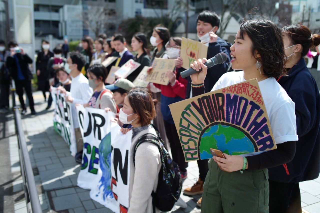 Các bạn trẻ Nhật Bản tại cuộc tuần hành trên đường phố Tokyo (Ảnh: Ryusei Takahashi/JT)